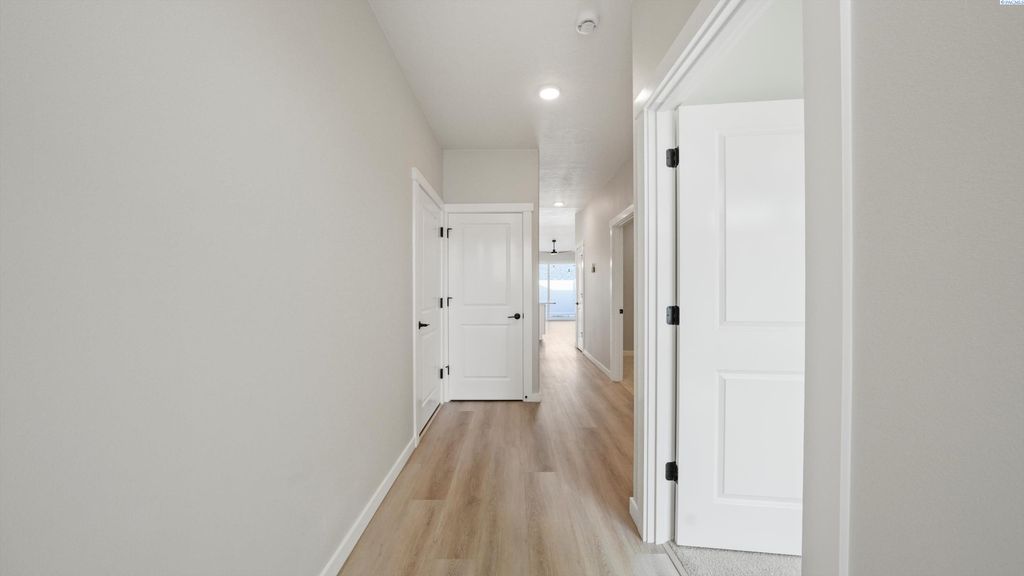 Photo of 1374 Kalani Ct, West Richland, WA 99353 (MLS # 290105)