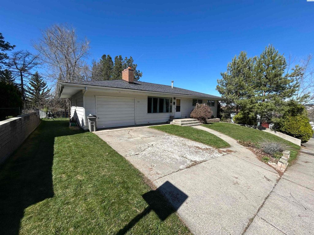 Photo of 115 SW Skyline Dr, Pullman, WA 99163 (MLS # 291645)