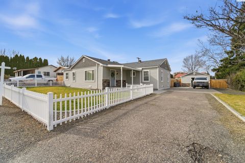 Photo of 1262 N Perry Loop, Kennewick, WA 99336 (MLS # 290607)