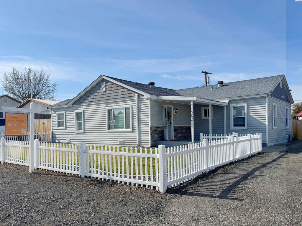 Photo of 1262 N Perry Loop, Kennewick, WA 99336 (MLS # 290607)