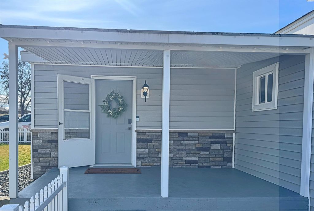 Photo of 1262 N Perry Loop, Kennewick, WA 99336 (MLS # 290607)