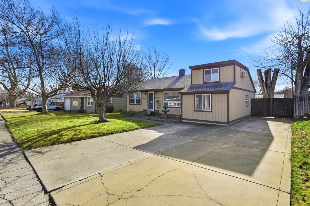 Photo of 2001 W 3rd Ave, Kennewick, WA 99336 (MLS # 290420)