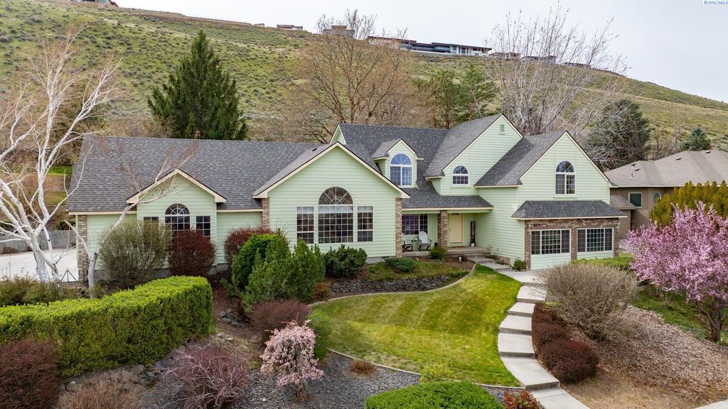 Photo of 6711 W 20th Ave, Kennewick, WA 99338 (MLS # 291590)