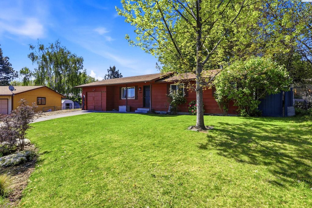 Photo of 1003 Jonah Lane, Benton City, WA 99320 (MLS # 292564)