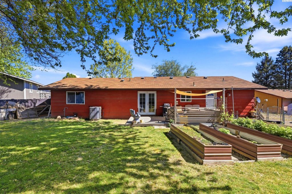 Photo of 1003 Jonah Lane, Benton City, WA 99320 (MLS # 292564)