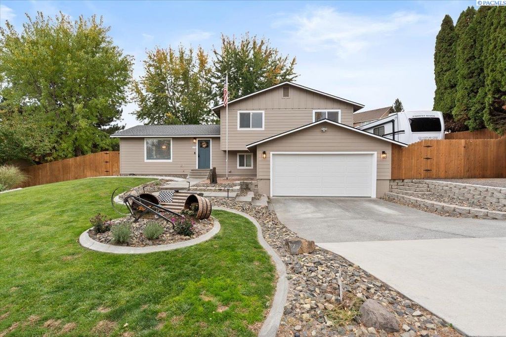 Photo of 179 Englewood Dr, Richland, WA 99352 (MLS # 288451)