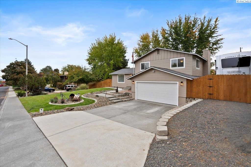 Photo of 179 Englewood Dr, Richland, WA 99352 (MLS # 288451)