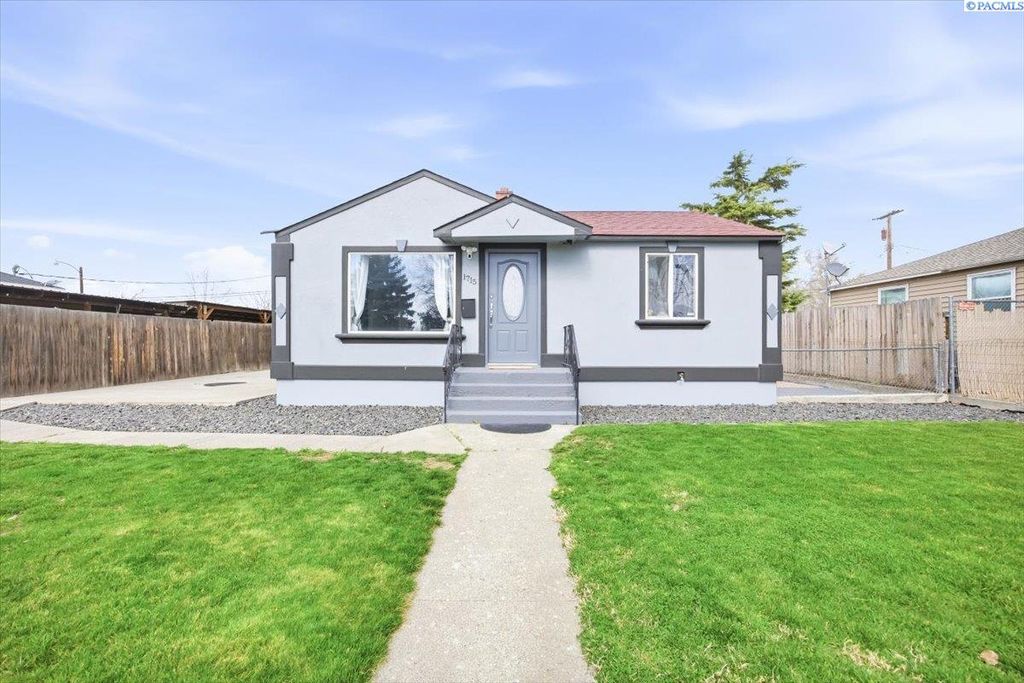 Photo of 1715 W Bonneville Street, Pasco, WA 99301 (MLS # 291072)