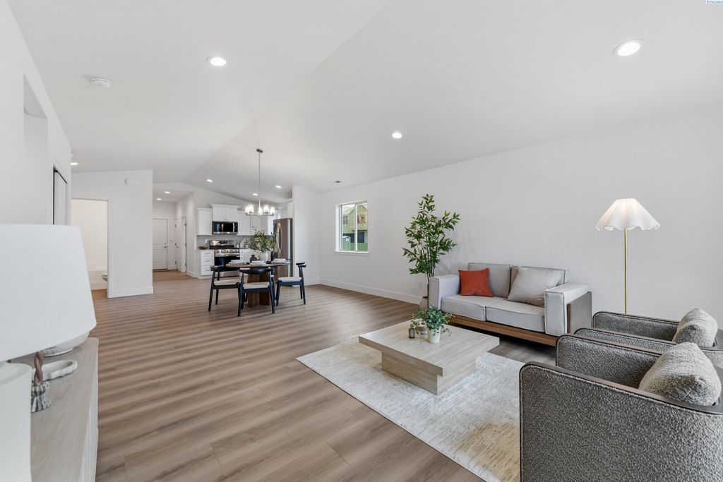 Photo of 286 Dewberry Pl, Kennewick, WA 99336 (MLS # 291395)