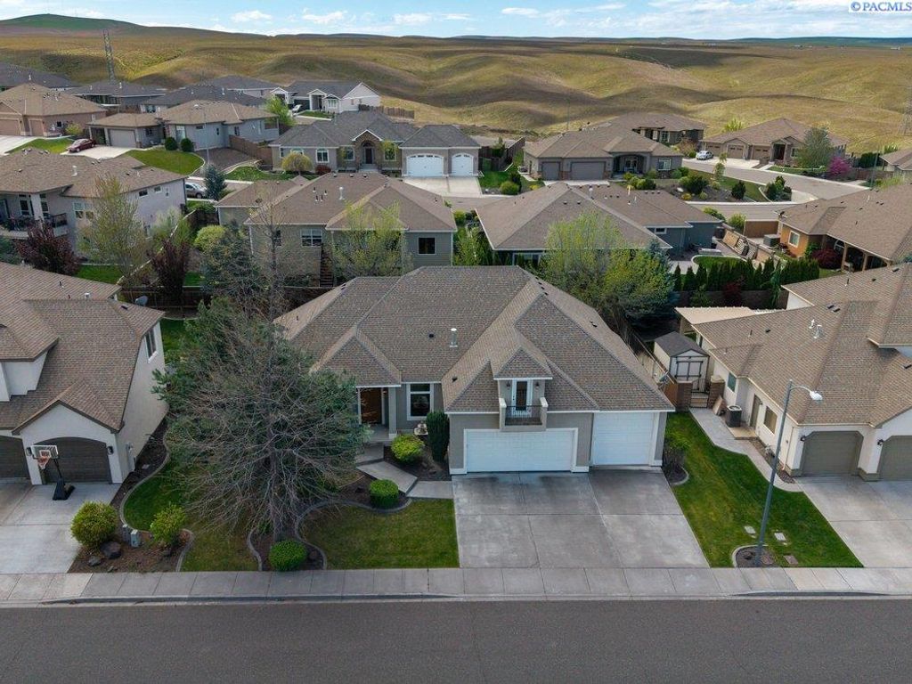 Photo of 3905 W 47th Ave, Kennewick, WA 99337 (MLS # 292101)