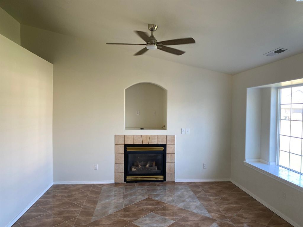 Photo of 7145 W 6th Pl, Kennewick, WA 99336 (MLS # 288316)