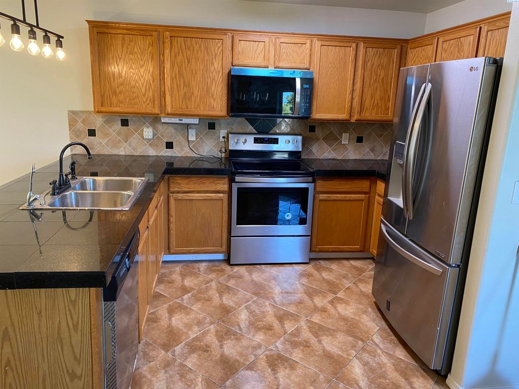 Photo of 7145 W 6th Pl, Kennewick, WA 99336 (MLS # 288316)