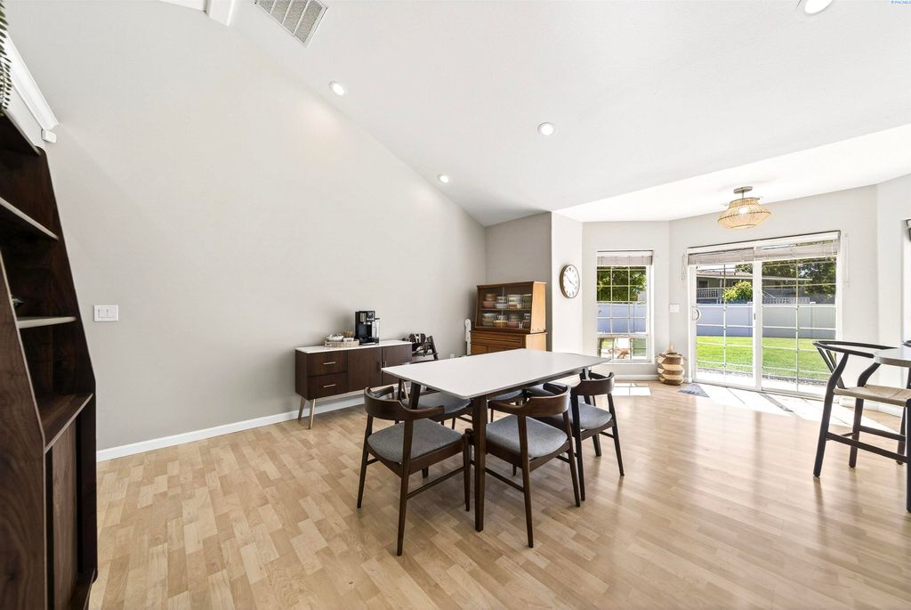 Photo of 4805 W Robin Ct, West Richland, WA 99353 (MLS # 292960)