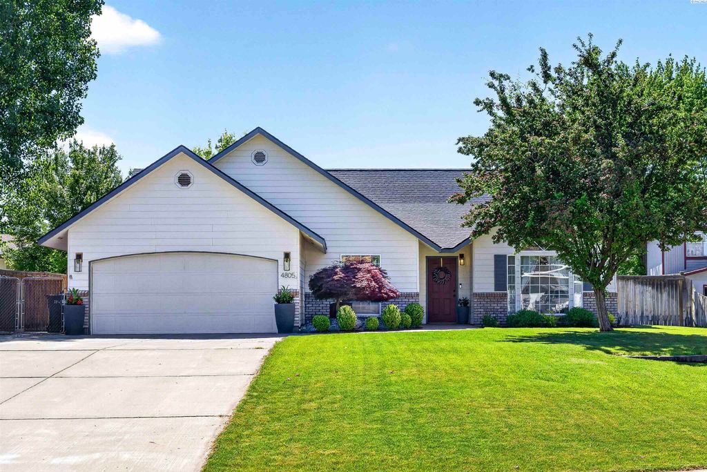 Photo of 4805 W Robin Ct, West Richland, WA 99353 (MLS # 292960)