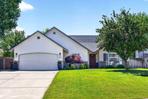 Photo of 4805 W Robin Ct, West Richland, WA 99353 (MLS # 292960)