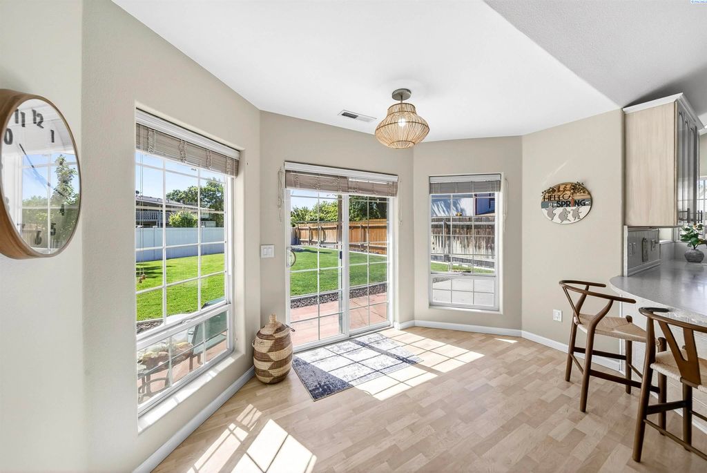 Photo of 4805 W Robin Ct, West Richland, WA 99353 (MLS # 292960)