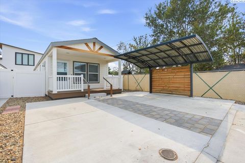 Photo of 1119 N Harrison Pl, Kennewick, WA 99336 (MLS # 294964)