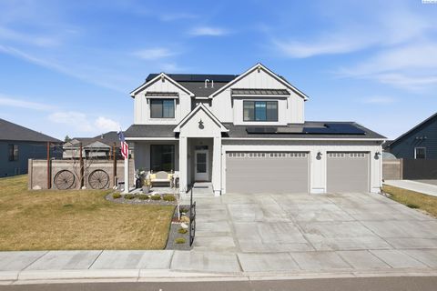 Photo of 313 Ruby Ave, Grandview, WA 98930 (MLS # 291009)