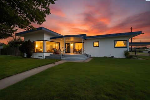 Photo of 1703 W Irving St, Pasco, WA 99301 (MLS # 287690)