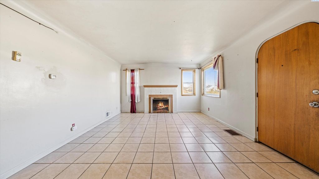 Photo of 720 W Sylvester Street, Pasco, WA 99301 (MLS # 289212)