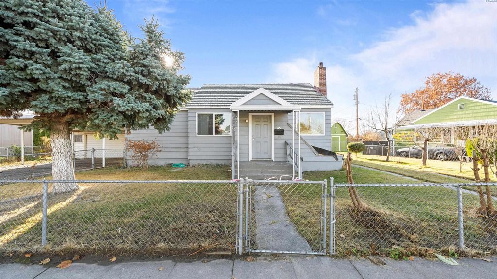 Photo of 720 W Sylvester Street, Pasco, WA 99301 (MLS # 289212)