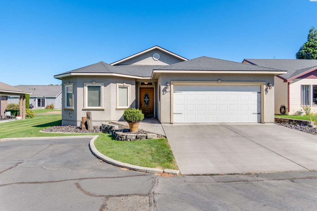 Photo of 107 Windsor Ln, Pasco, WA 99301 (MLS # 292063)