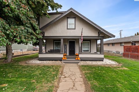 Photo of 827 Court St, Prosser, WA 99350 (MLS # 288431)