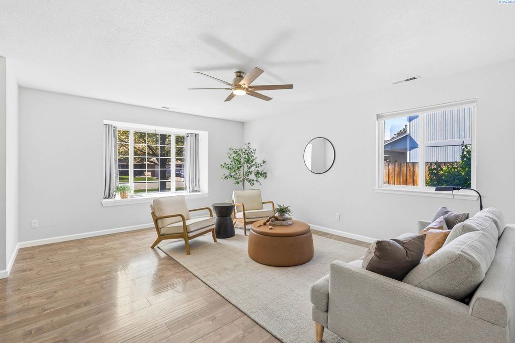 Photo of 5110 Blue Heron Blvd, West Richland, WA 99353 (MLS # 291950)