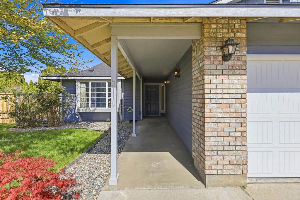 Photo of 5110 Blue Heron Blvd, West Richland, WA 99353 (MLS # 291950)