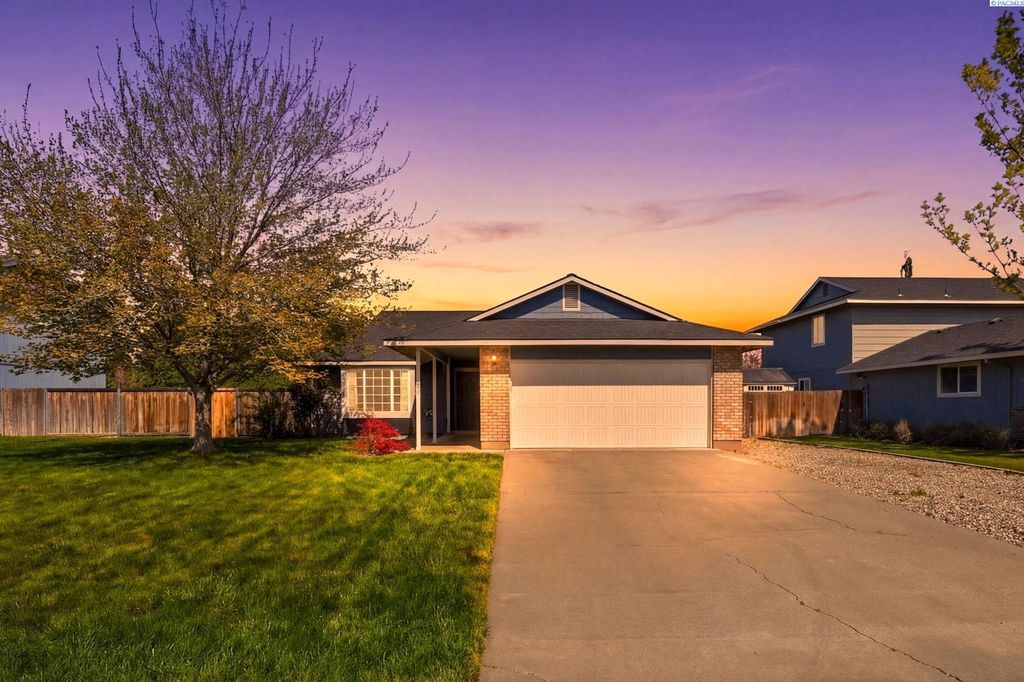 Photo of 5110 Blue Heron Blvd, West Richland, WA 99353 (MLS # 291950)