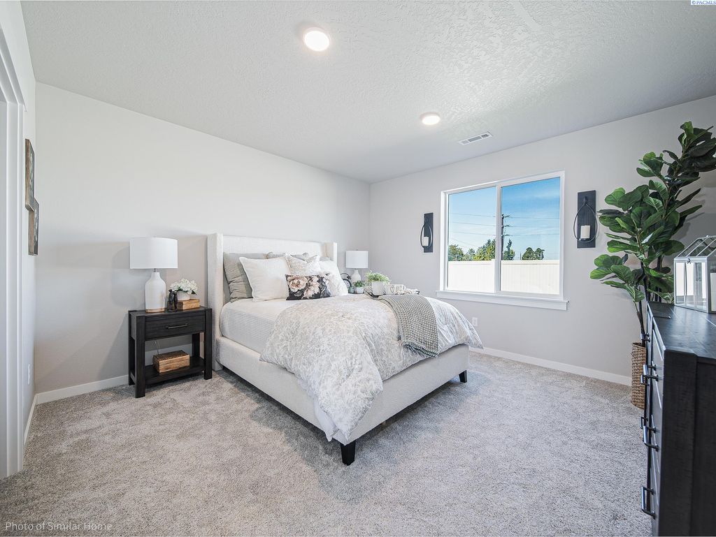Photo of 7142 W 24th Avenue, Kennewick, WA 99338 (MLS # 290974)