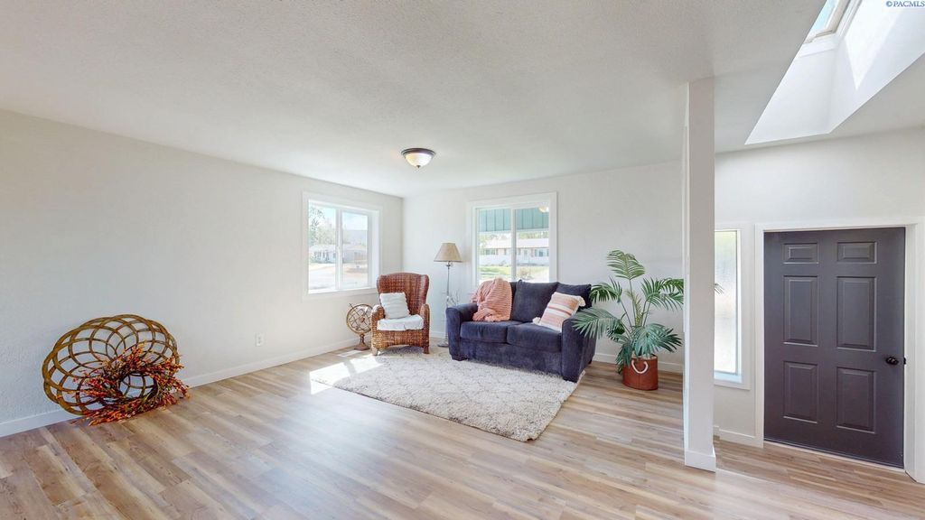 Photo of 1204 12th Street, Benton City, WA 99320 (MLS # 292387)