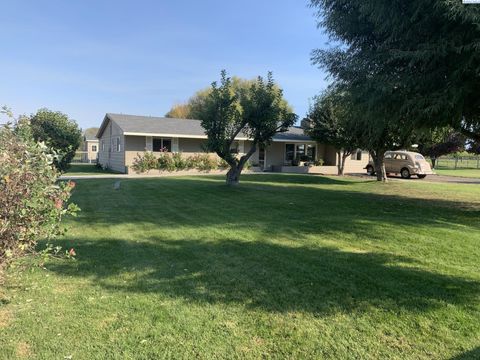 Photo of 111 Hornby Rd, Grandview, WA 98930 (MLS # 287920)