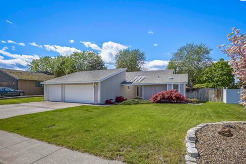 Photo of 2335 Snohomish Ave, Richland, WA 99354 (MLS # 292418)