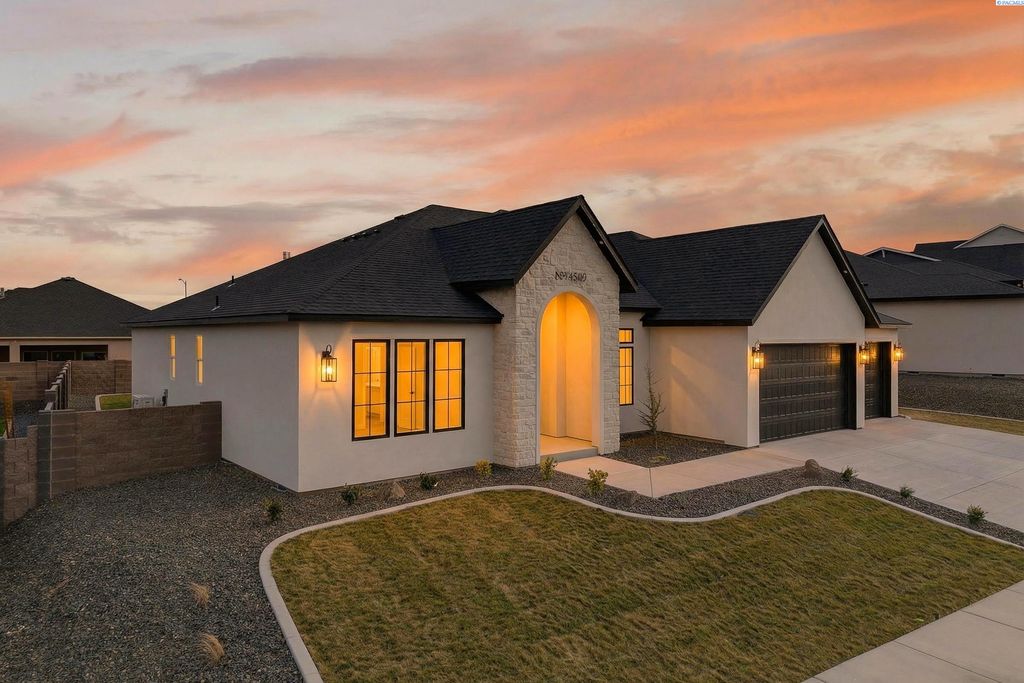 Photo of 4849 S Reed St, Kennewick, WA 99337 (MLS # 292389)