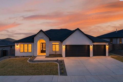 Photo of 4849 S Reed St, Kennewick, WA 99337 (MLS # 292389)