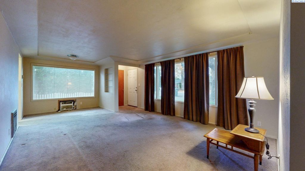 Photo of 322 S Ledbetter Street, Kennewick, WA 99336 (MLS # 288826)