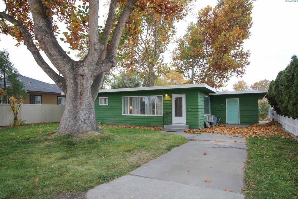 Photo of 322 S Ledbetter Street, Kennewick, WA 99336 (MLS # 288826)