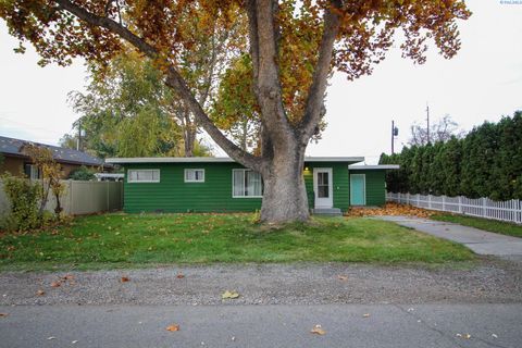 Photo of 322 S Ledbetter Street, Kennewick, WA 99336 (MLS # 288826)