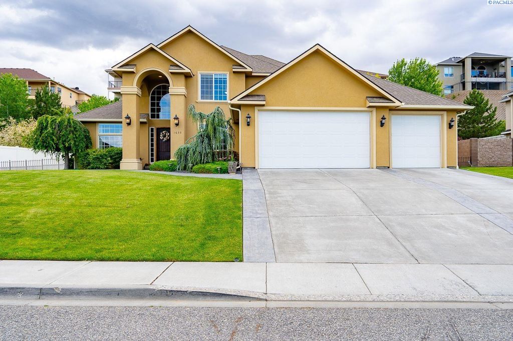 Photo of 1633 Meadow Hills Dr, Richland, WA 99352 (MLS # 291812)