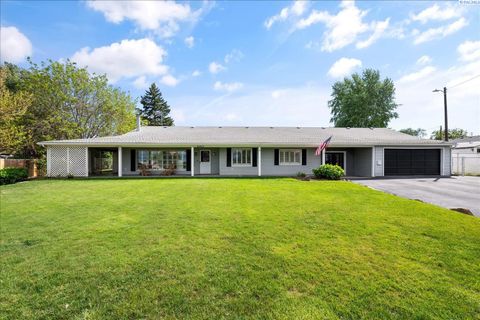 Photo of 4427 W Rio Grande Avenue, Kennewick, WA 99336 (MLS # 292406)