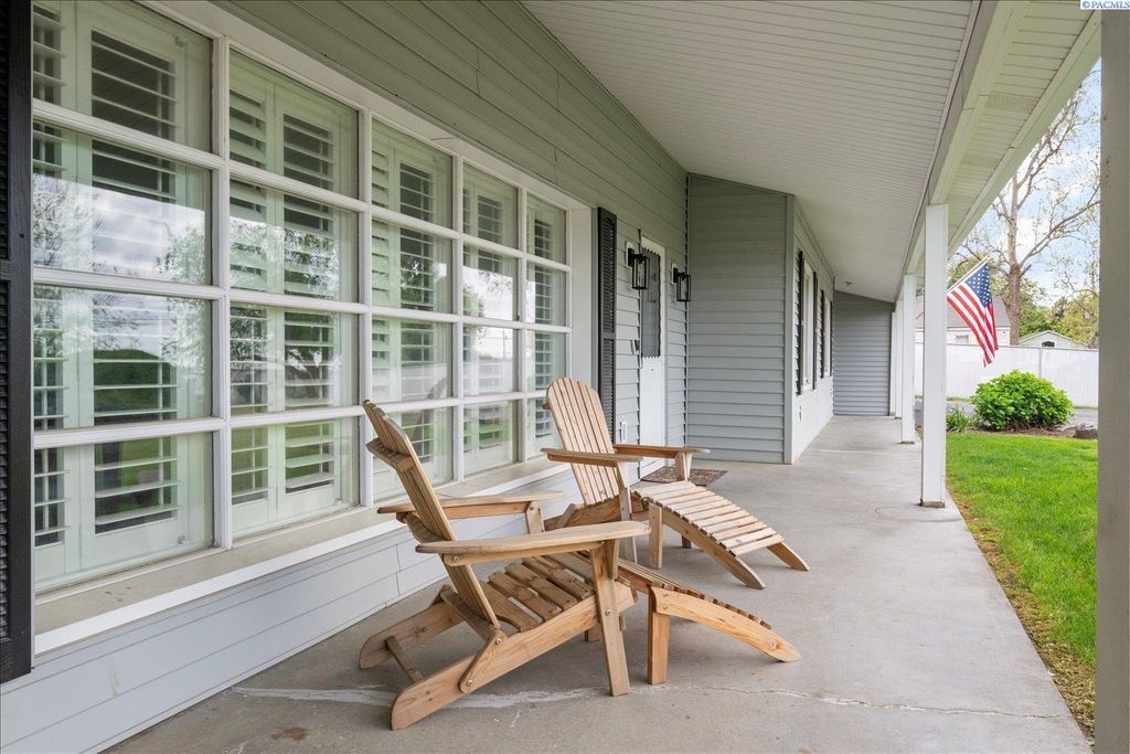 Photo of 4427 W Rio Grande Avenue, Kennewick, WA 99336 (MLS # 292406)