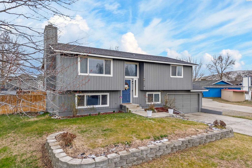 Photo of 2114 Sparrow Ct, West Richland, WA 99353 (MLS # 290687)