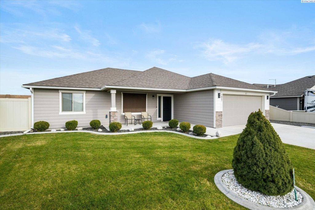 Photo of 7857 Coldwater Dr, Pasco, WA 99301 (MLS # 290725)