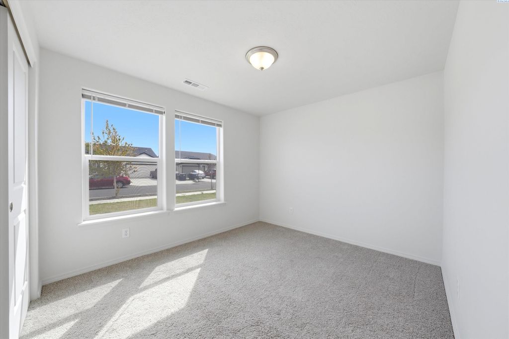 Photo of 1032 W Sequoia Rd, Moses Lake, WA 98837 (MLS # 292228)