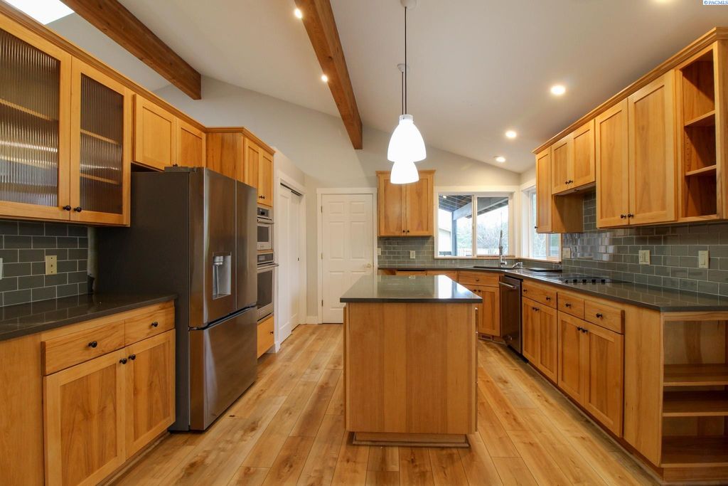 Photo of 208 Wallace Street, Richland, WA 99354 (MLS # 289310)