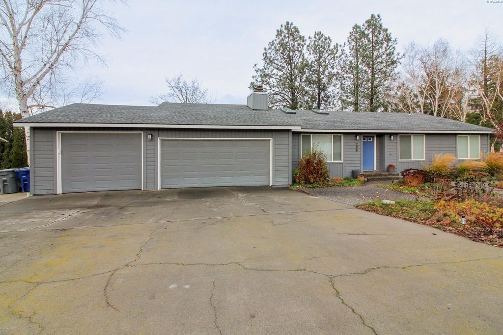 Photo of 208 Wallace Street, Richland, WA 99354 (MLS # 289310)