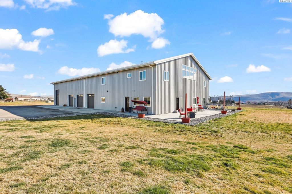 Photo of 190 Gopher Road, Selah, WA 98942 (MLS # 291097)