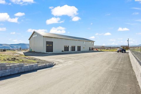 Photo of 190 Gopher Road, Selah, WA 98942 (MLS # 291097)