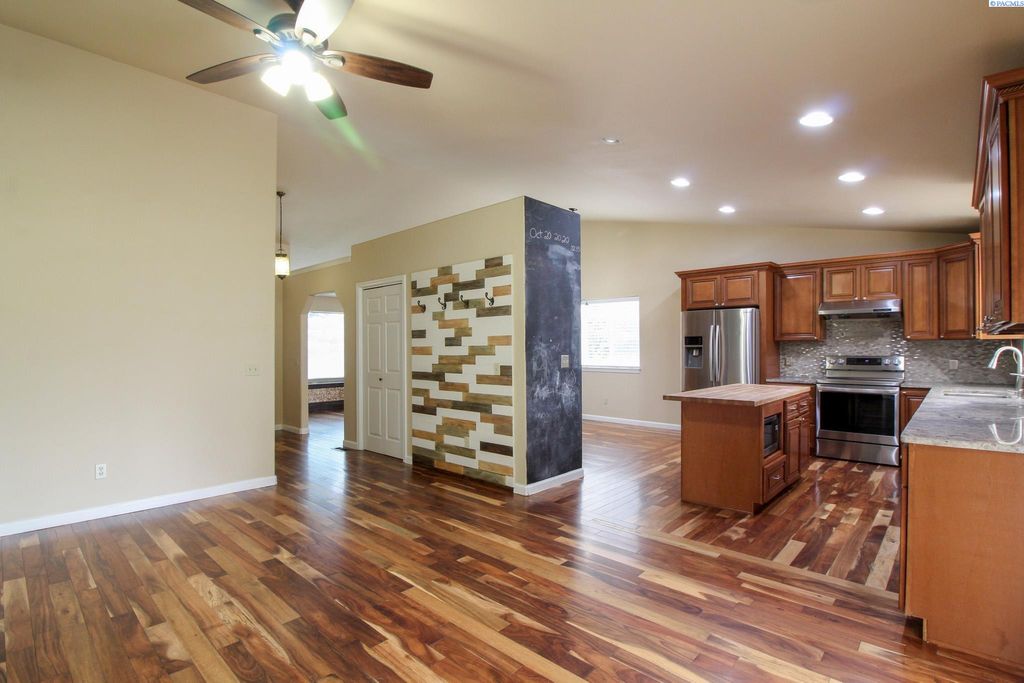 Photo of 4804 S Dayton Place, Kennewick, WA 99337 (MLS # 289328)